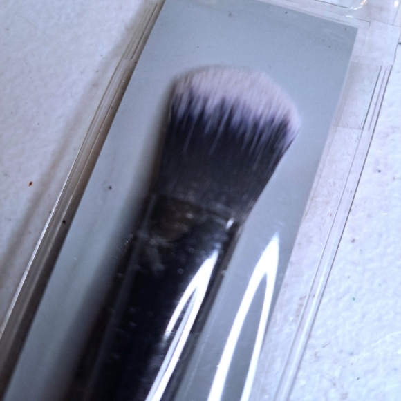 Studio Selection foundation brush. - Picture 8 of 8